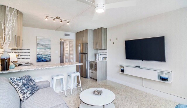 Pure Luxury! New 1br Modern Apt Steps to Beach - Unit E