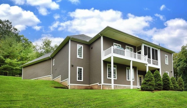 Quaint and Quiet 2 Bed / 1 Bath