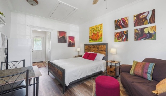 Quiet & Comfy 1BR House – 13 Minutes to LSU Campus