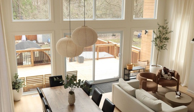 Relaxing Spa Retreat w/Hot Tub & Sauna- 3 min to Wortley Village