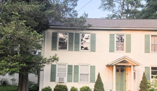 Remodeled Unit #1, 7 min to Great Barrington, 12 min to Ski Resorts & Trails