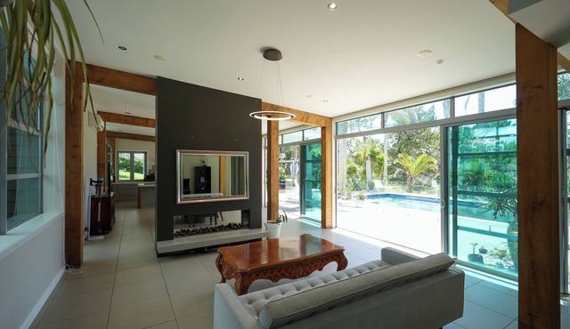 Rest+Lush Bush+Pool+ Spa+BBQ+Private