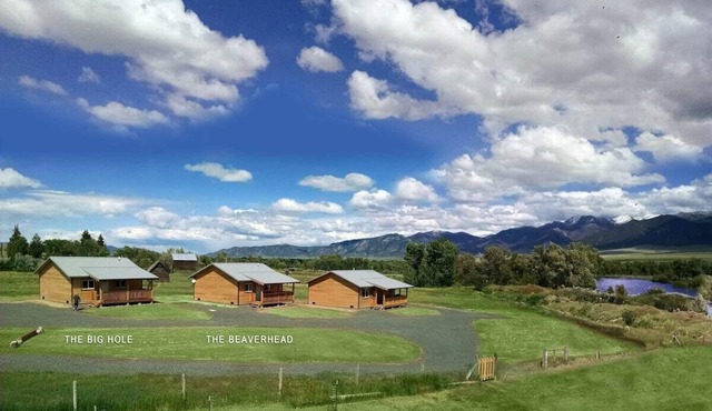 River Rest Luxury Cabin - The Beaverhead. Beautiful River and Mountain Views!