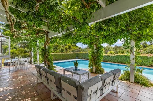 Riverview Homestead Luxury Pool and Spa Retreat