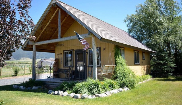 Romantic Cabin Rental with a Delightful Porch near Ennis, Montana