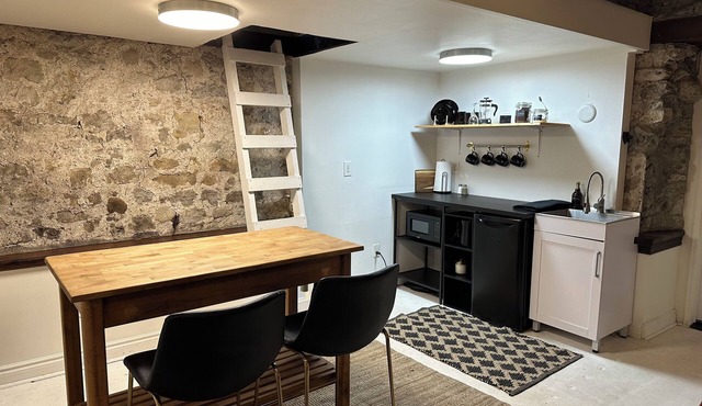 Rustic Escape - Private Suite in Downtown Elora