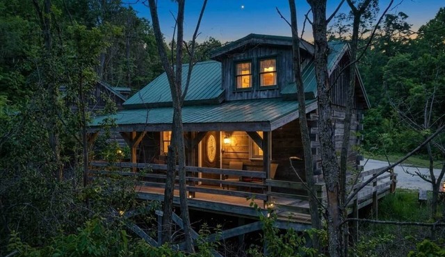 Rustic River Cabin 7