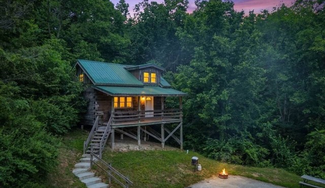 Rustic River Cabin 9