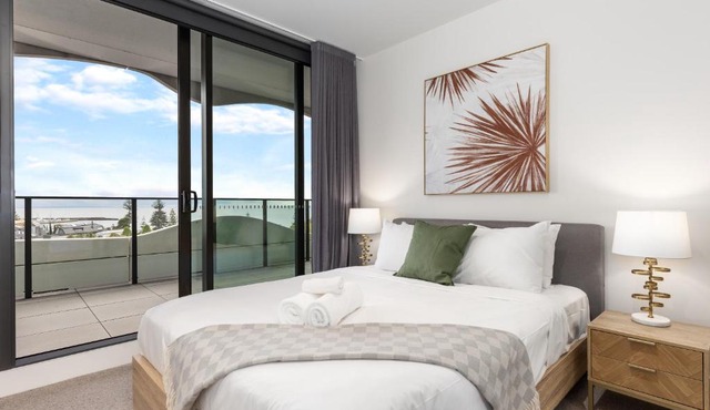 Sea View 2BR w Best Rooftop Pool in Melb!