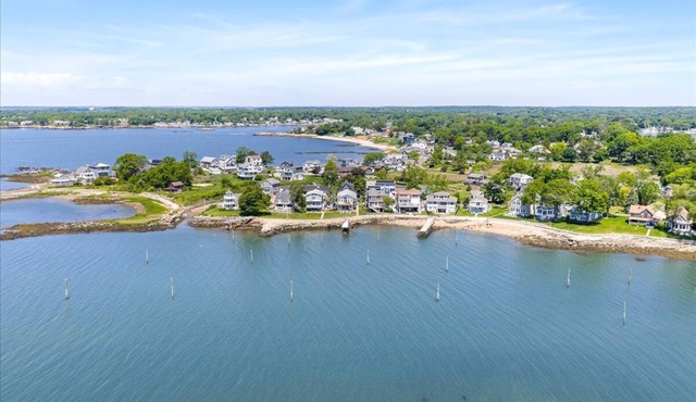 Seaside Serenity: 4BR Waterfront Gem in Branford – 5-Star Rated!