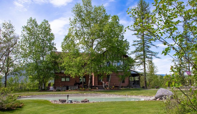 Secluded River Retreat 8 minutes from West Entrance to Glacier National Park.
