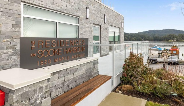 Serene & Modern West Coast Condo, Close to Sooke Core!