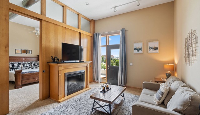 Simplicity Loft w/Large Balcony
