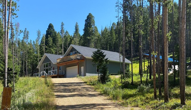 Snaggletooth Lodge - Come enjoy the summer at Discovery & Georgetown Lake!