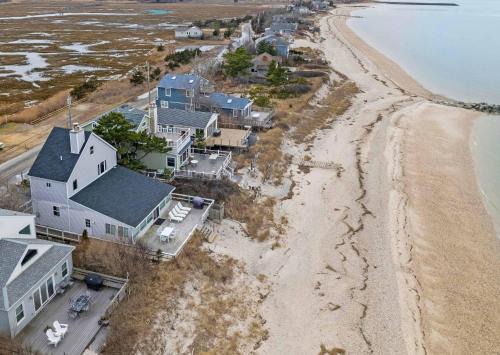 Soundview Beach House: 4BR,Panoramic Views 1.5hrsNYC