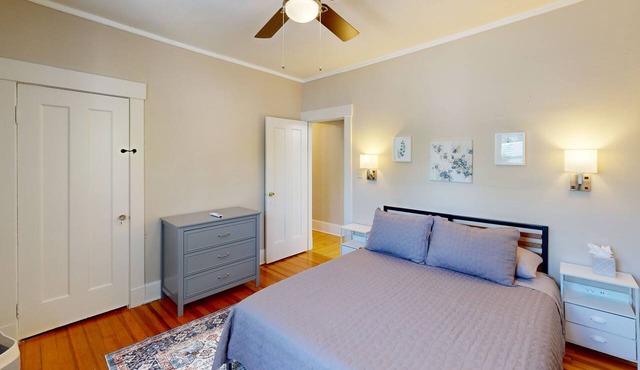 Spacious 2 Bedroom 1 Bath apt