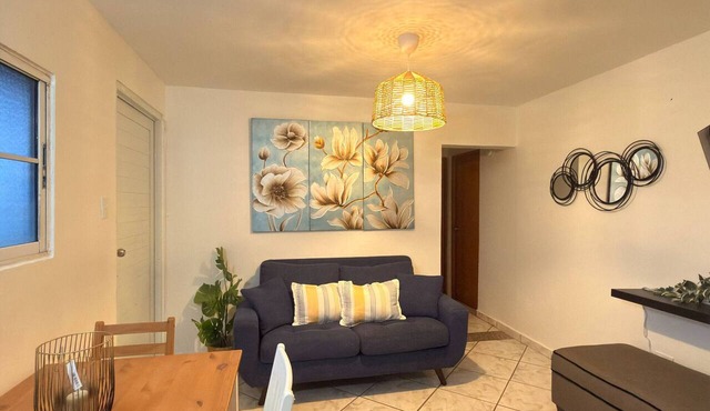 Spacious 2BR Apt Kitchen Laundry WiFi