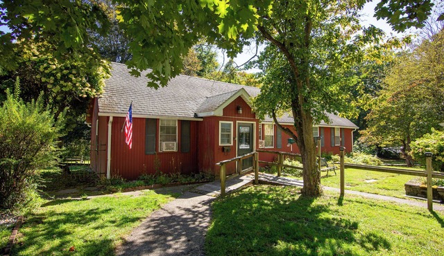 Spacious 2BR Norwich Cottage with seasonal pool