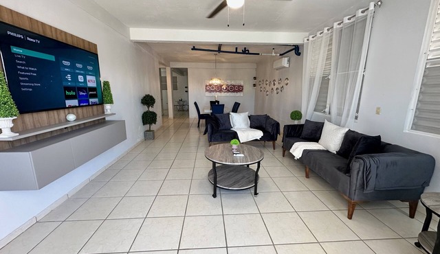 Spacious 3 bdr/2 bath apartment near Buye and La Mela, full A/C, WiFi, sleeps 8