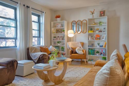 Spacious 3BR in Flatbush w King Bed, 2 Queens, Fast Wifi, AC