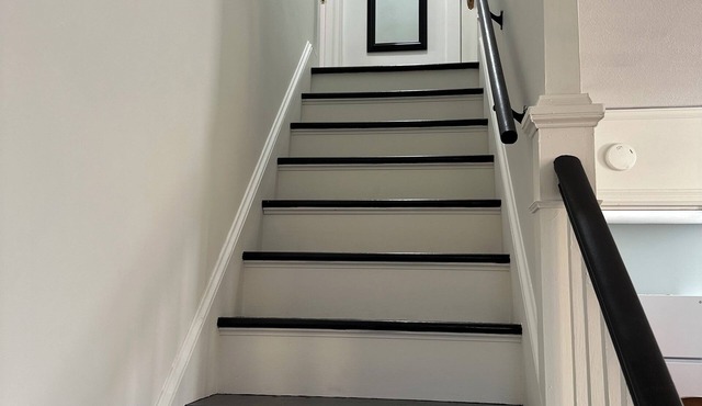 Spacious 4-Bed Home Across from Eastern – Ideal for Families & Large Groups!