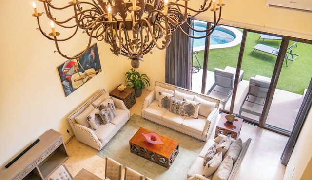 Spacious 4-bedroom villa in fantastic Cabo San Lucas with AC