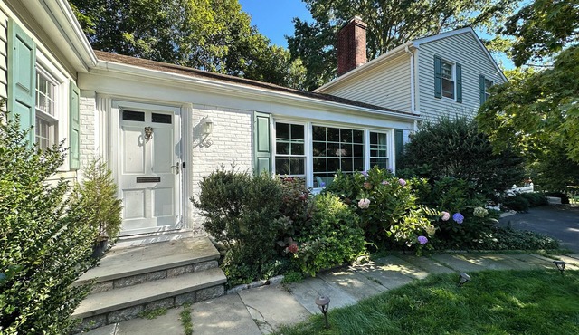 Spacious 4-bedroom Ranch Home in Central Greenwich with big fenced in yard