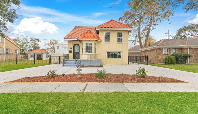 Spacious 4-bedroom house in wonderful New Orleans with WiFi, AC