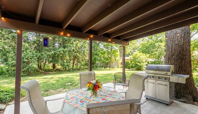 Spacious 4BR Home with BBQ, Yard, Near Golf Course