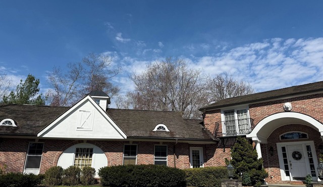 Spacious 5-bedroom estate in Bedford, Walk to Town, Pool and Pool House