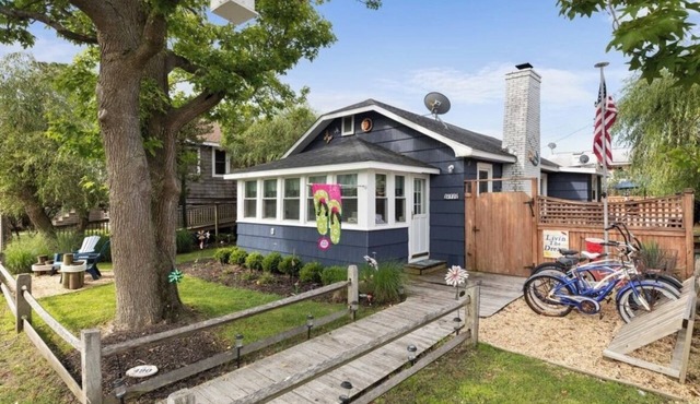 Spacious 5-bedroom house with central air on Fire Island’s wonderful Ocean Beach