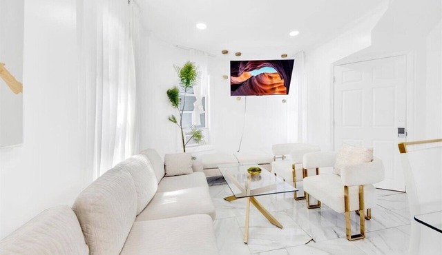 Spacious 5BR Home Free Parking Near NYC Perfect for Large Groups