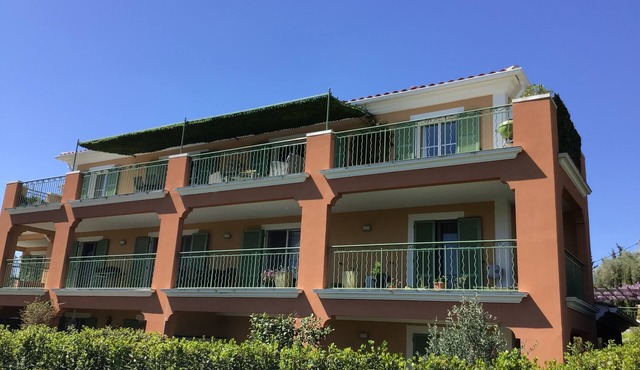 Spacious apartment in secure residence with swimming pool