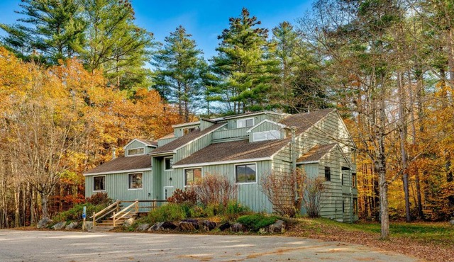 Spacious Bartlett Condo w/Balconies & Pool! in Bartlett
