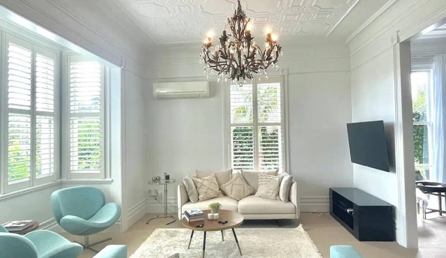 Spacious & beautifully appointed Parnell Villa with amazing city views