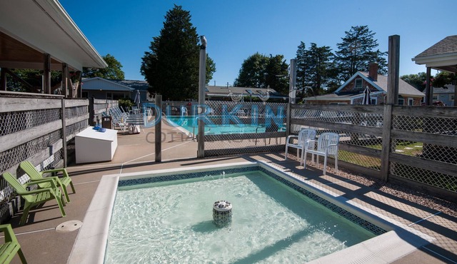 Spacious Cape, Pool Access, Hypoallergenic Dog Friendly
