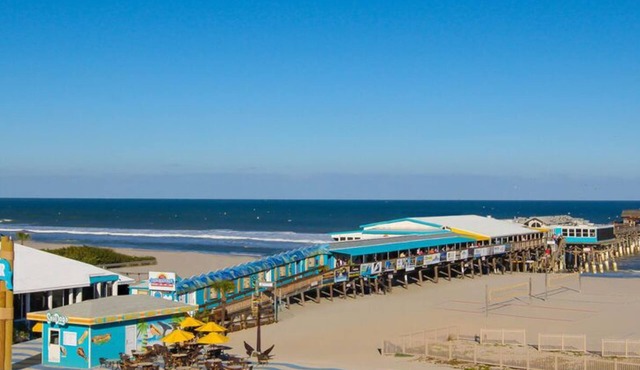 Spacious Ground Floor Condo - Steps to the Pier, Beach & Large Heated Pool!