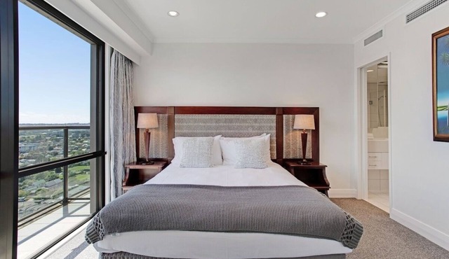 Spacious Luxury 1BR Great Views