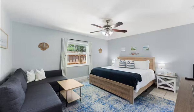Spacious Master Suite w/Jetted Tub - 5 Miles to the Beach