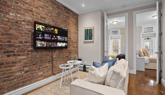 Spacious Midtown Retreat 2BR NYC Haven