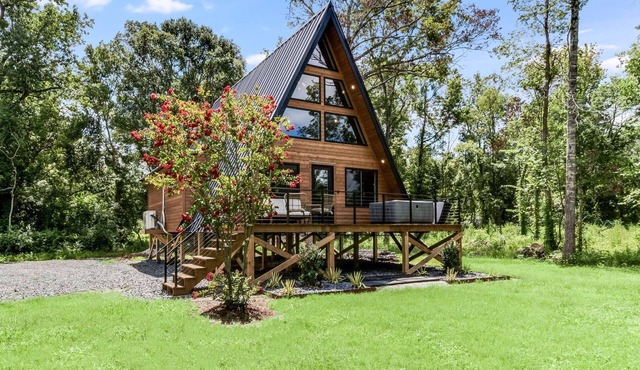 Spacious & Modern A-Frame w/Hot Tub & Fire Pit near Rip Van Winkle Gardens