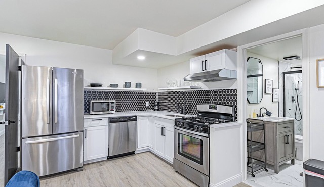 Spacious/Oversized 5 bed and 3bed home