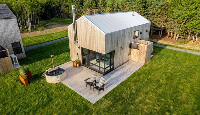 Spruce - Luxury Oceanview Cottage with Hot Tub & Private Beach Access near Cabot Trail