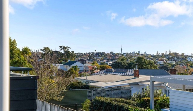 St Heliers 2BR Escape with Views & Parking