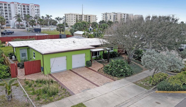 Steps to Cocoa Beach, MIL Suite & Hot Tub, Amenities Galore!