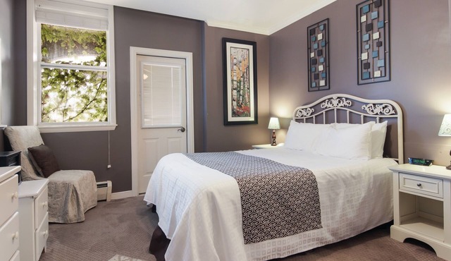 Stone Waters Inn