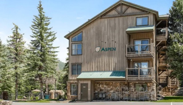 Streamside at Vail Vibrant 1BR Condo with Stunning Views
