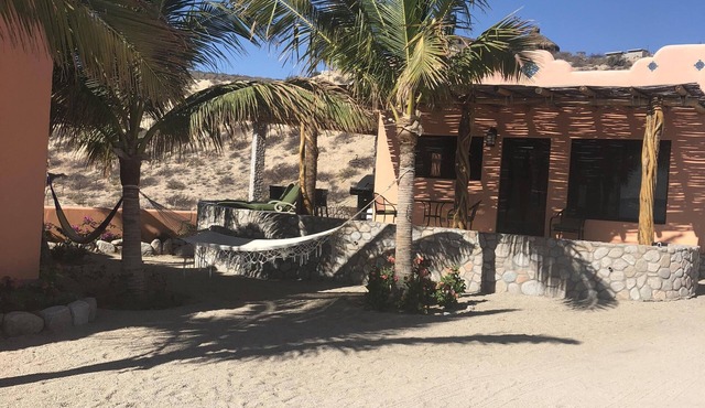 Studio beachfront casita King bed full kitchen-