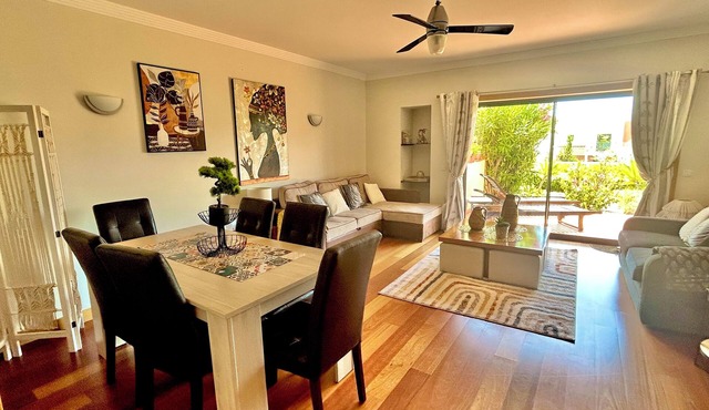 Stunning Modern 2bed Apartment! GroundFloor Pool Central Location AirCon 2Patios