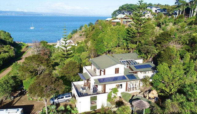 Stunning Otakawhe Bay Beach Peaceful Sanctuary Orapiu, 80m flat walk to beach